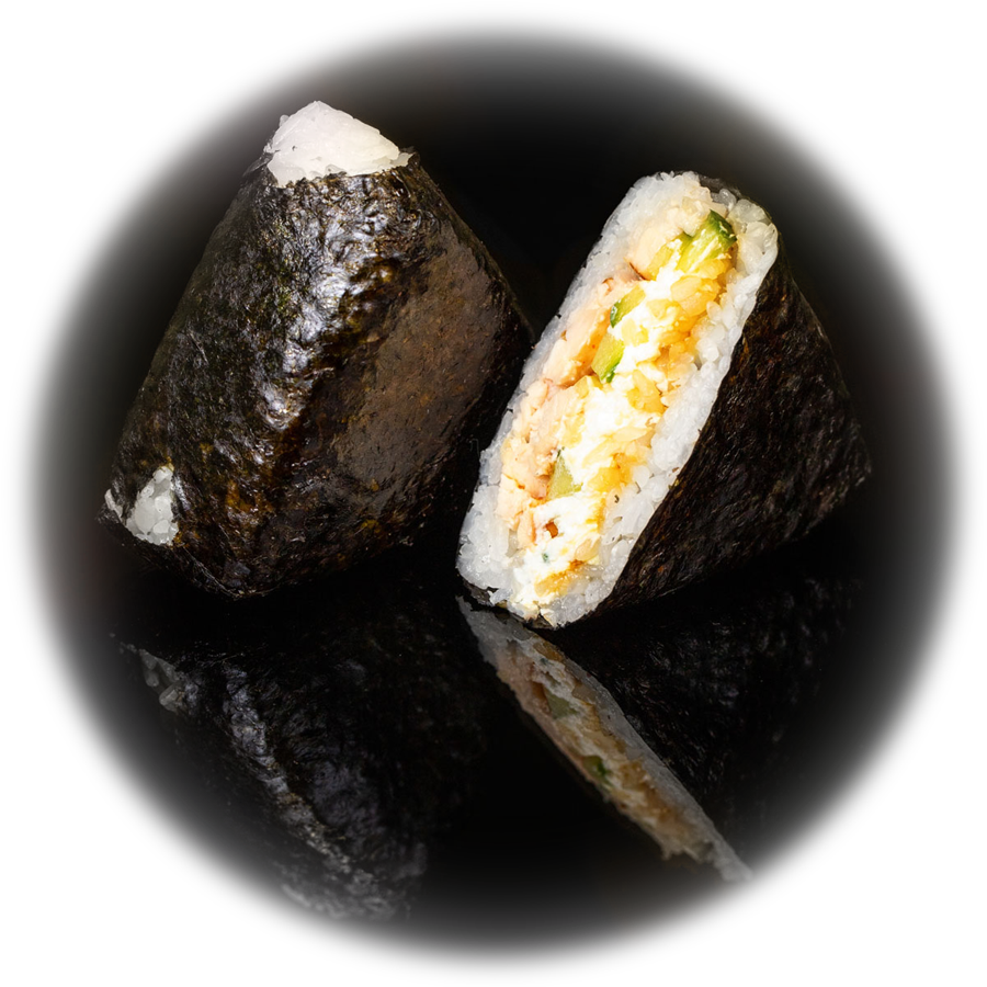 ОНИГИРИ С КОПЧЕНОЙ КУРИЦЕЙ, БЕКОНОМ И ИМБИРЕМ